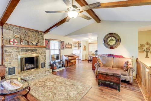 Cherokee Village House | Waterfront Cherokee Village Home with Private Dock!