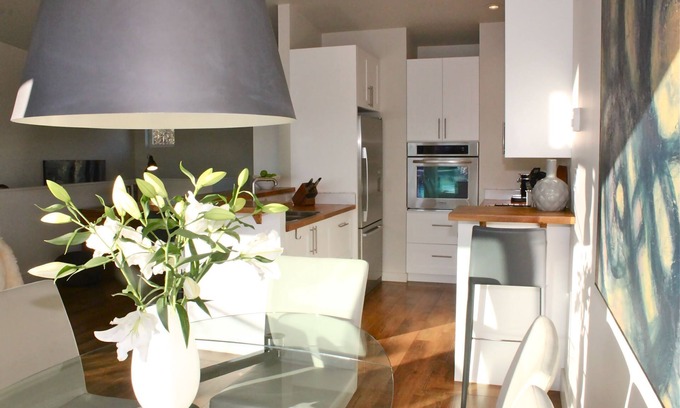 Lower Lonsdale Boat Rental | Waterfront, City View, Modern Float Home