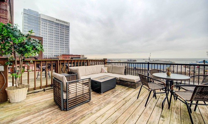 Downtown Cleveland Condo | Waterfront Cleveland Apt ~ 1 Mi to Downtown