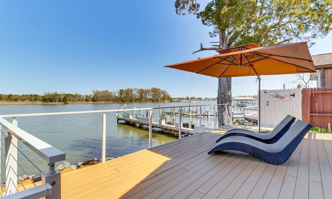 Colonial Beach Apartment | Waterfront Colonial Beach Studio w/Boat Dock!
