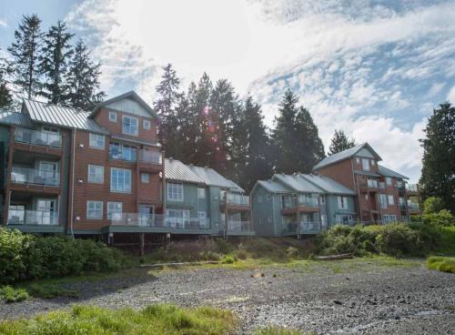 Tofino Apartment | Waterfront Condo by OnlyBC 202