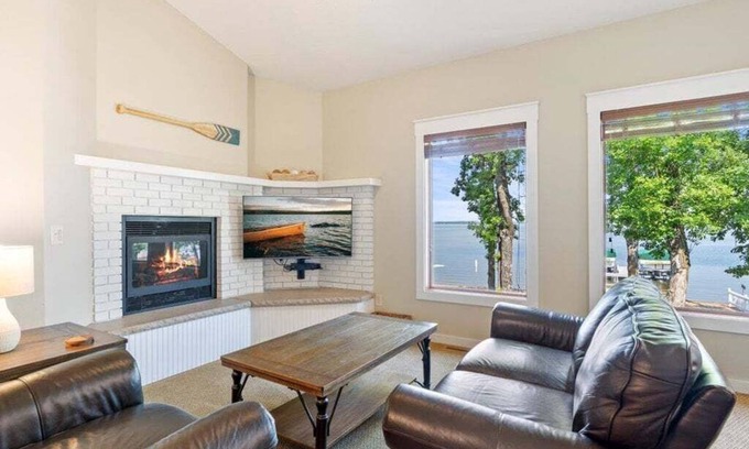 Nisswa Condo | Waterfront Condo on Gull Lake, Boat Rentals