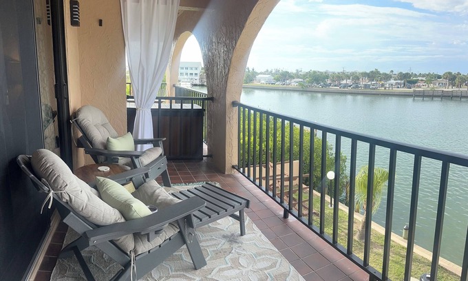 Englewood Condo | Waterfront Condo on Lemon Bay, Steps from Beach - Pool, Boat Dock