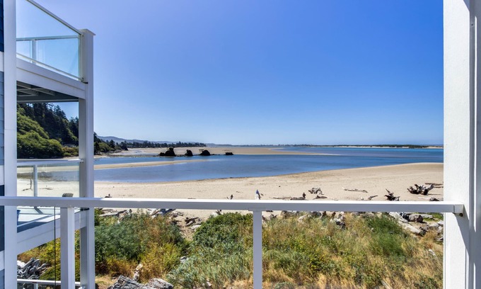 Lincoln City Condo | Waterfront Corner Condo with Fireplace and Ocean Views - Close to Beach & Bay