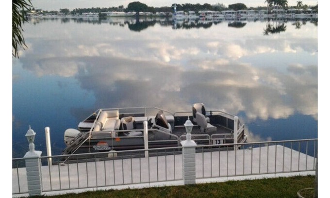 Pembroke Park House | Waterfront cottage with 3 bedrooms & 3 beds