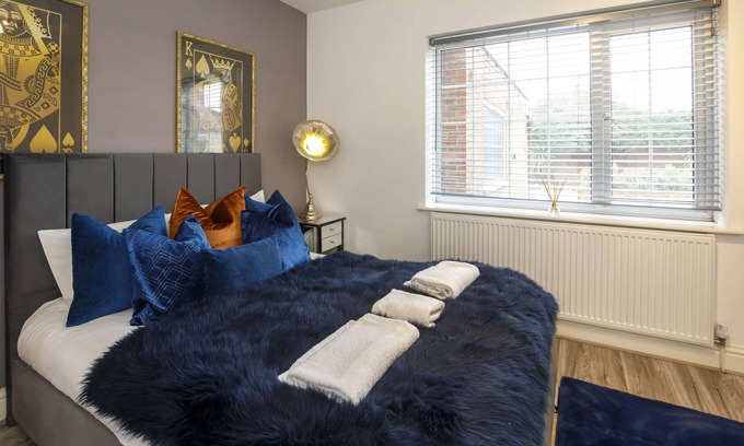 York Cottage | Waterfront Cottage - sleeps 10 guests in 5 bedrooms