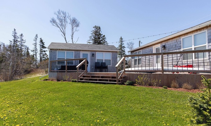 Lakeside Cottage | Waterfront cottage with private dock and Kayaks. 5 minutes to Lakeside Beach.