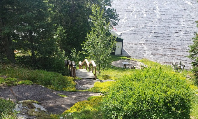 Lac du Bonnet Cottage | Waterfront Cottage