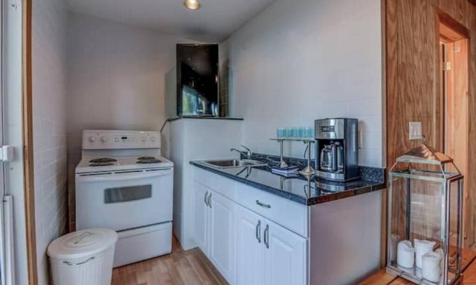 Innisfil Cottage | Waterfront Cottage | 1hr from Toronto