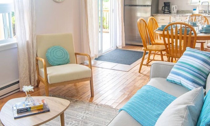Stratford House | Waterfront Cottage beach access