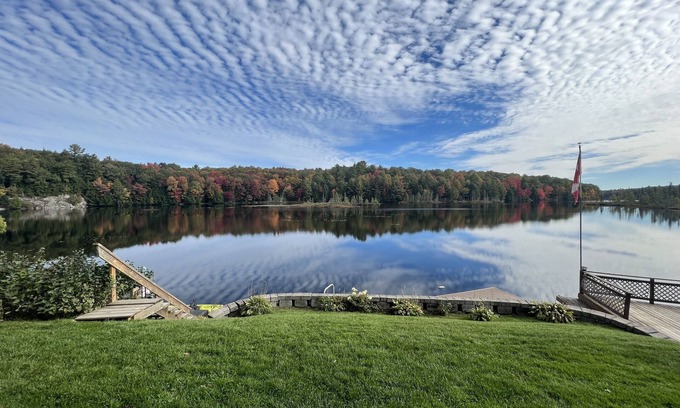 Bracebridge Cottage | Waterfront cottage on quiet Spence lake Muskoka