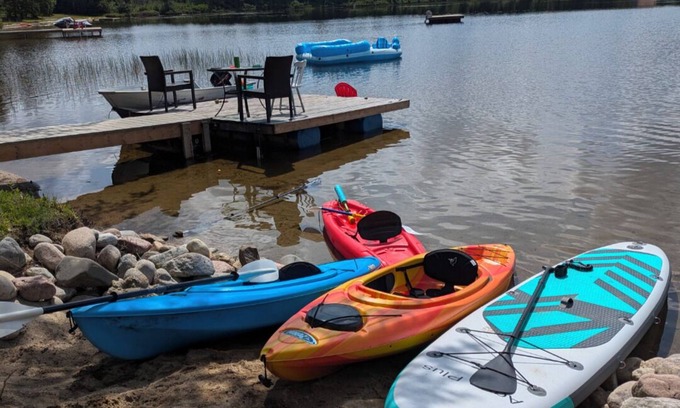 Abitibi-Temiscamingue Cottage | Waterfront cottage perfect for kids in charming Fugereville