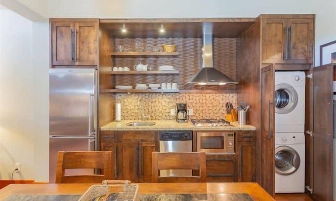 Mayne Island House | Waterfront Cottage - Mayne Island Resort