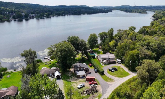 Quinte West Cottage | Waterfront Cottage w/Swim Spa, BBQ, & Boat Dock
