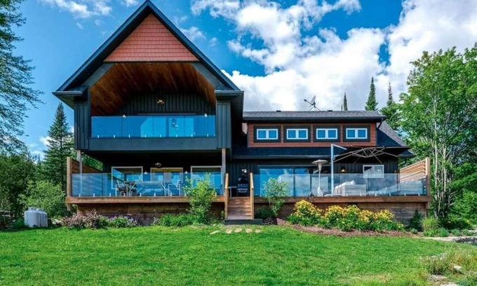 Bobcaygeon Cottage | Waterfront Cottage Escape with Stunning Views of Little Bald Lake
