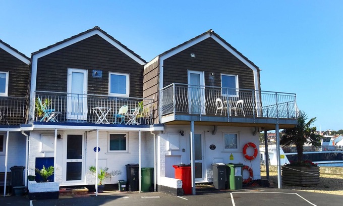 East Cowes Cottage | Waterfront Cottage Fantastic Sea & River Medina Views From All Aspects