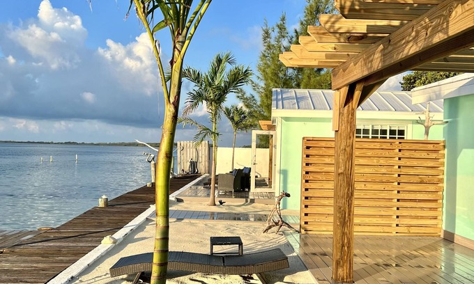 Alice Town Cottage | Waterfront Cottage in a Bimini oasis