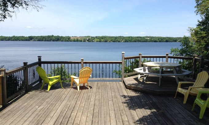 Wellington Cottage | Waterfront Cottage in Prince Edward County - Close to Wellington and Wineries