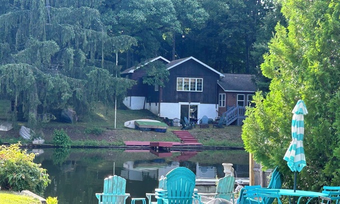 Niverville House | Waterfront cottage on quiet lake with private beach