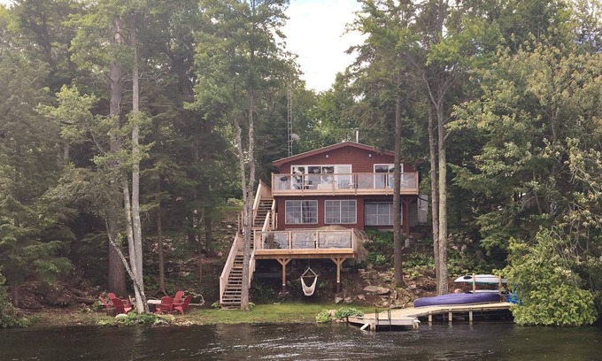 Selwyn Cottage | Waterfront Cottage on the Lake, with Game Room, Sunroom
