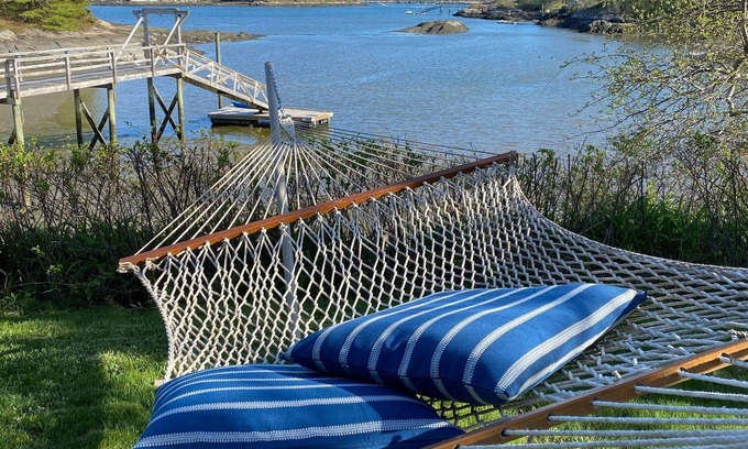 Boothbay House | Waterfront Cottage on Tidal Cove with Dock