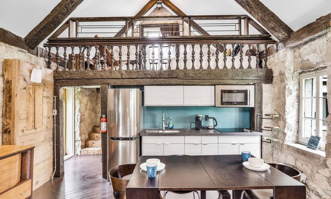 Fort Erie House | Waterfront Cottage | Private Beach & Sunset Views!