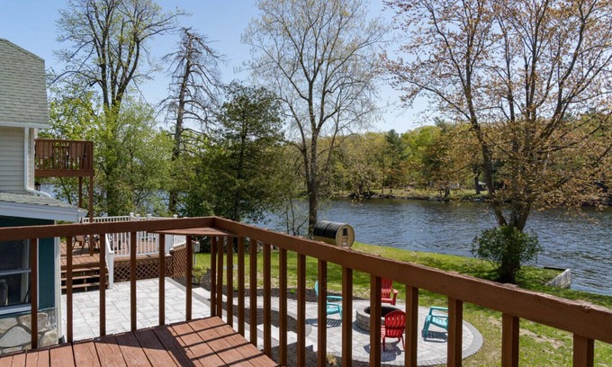 Dexter House | Waterfront Cottage w/Barrel sauna & Fishing Pier