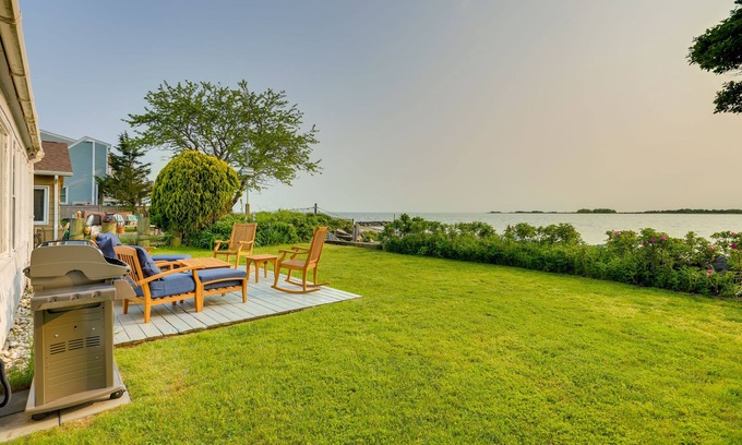 Clinton Cottage | Waterfront Cottage w/Sunroom + Patio & Grill
