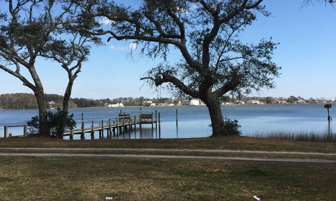 Gloucester House | Waterfront cottage w/dock