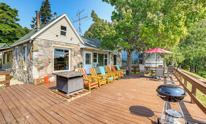 Six Lakes Cottage | Waterfront Cottage w/Dock & Views in Six Lakes!
