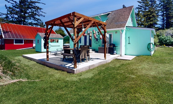 South Bend House | Waterfront cottage w/large deck, fiber optic WiFi, views, and updated interior