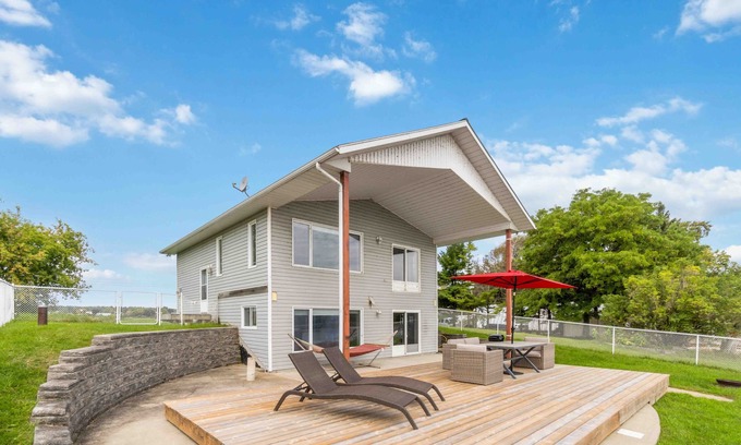 Edwardsburgh/Cardinal House | Waterfront Cottage with Private Dock | Tuttle Point House on St. Lawrence River