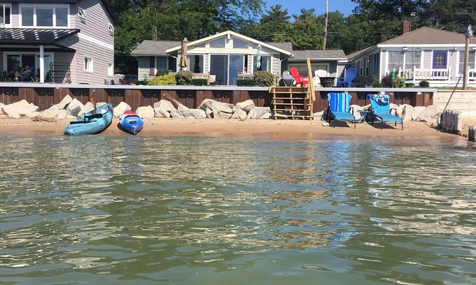 Caseville Cottage | Waterfront cottage with amazing sunsets