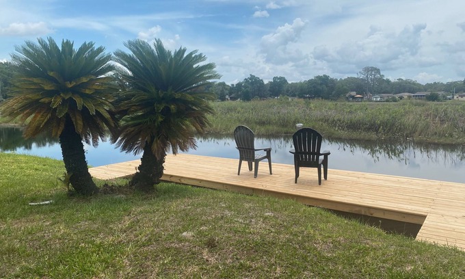 Inverness Cottage | Waterfront Cottage with Private Boat Dock Close to Historic Downtown