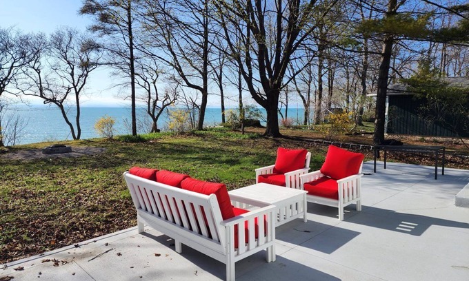 Bluewater Cottage | Waterfront Cottage with Private Beach Access - Newly Renovated!