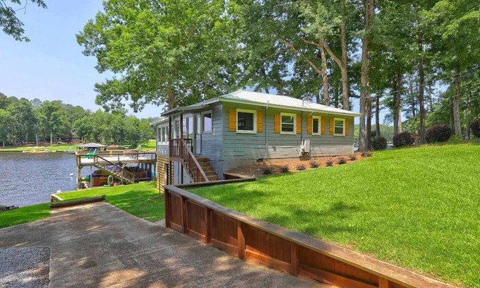Hardwick House | Waterfront cottage with private two-story boat dock