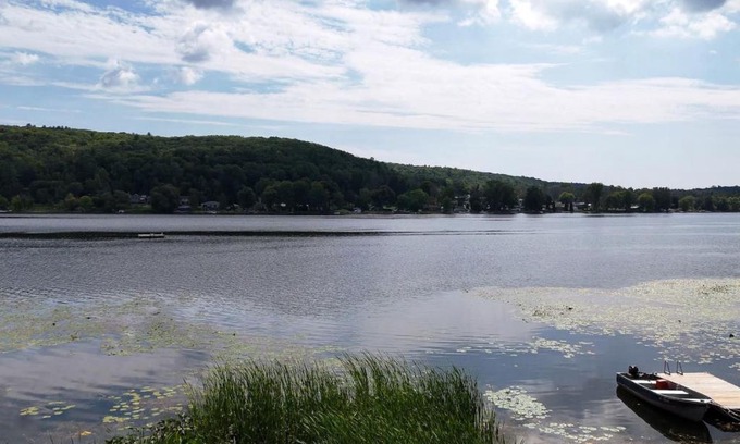 Quinte West House | Waterfront Cottage with Swim Spa, BBQ, and Boat Dock