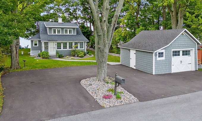 Town of Owasco Cottage | Waterfront Cottage with fireplace located directly on Owasco Lake.