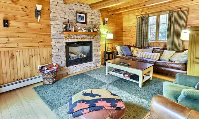 Newbury Cabin | Waterfront cozy cabin near Mt. & Lake Sunapee