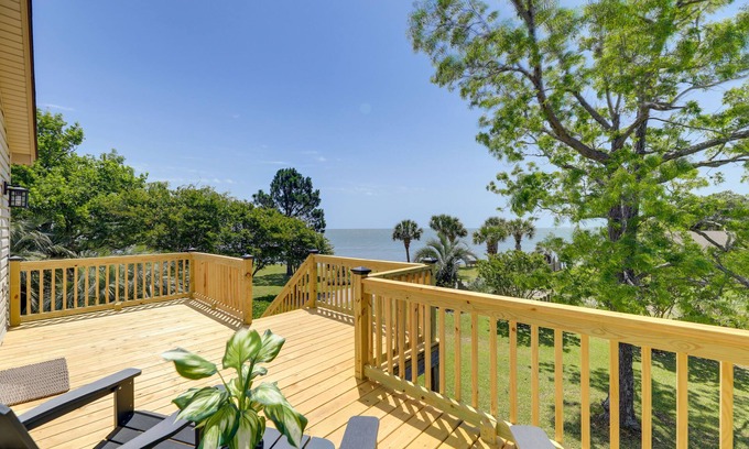 Marshallberg Cottage | Waterfront Crystal Coast Vacation Rental w/Deck!
