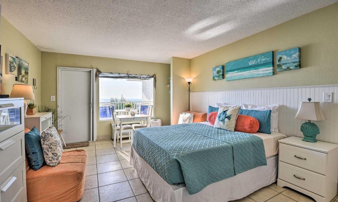 South Peninsula Historic District Apartment | Waterfront Daytona Beach Studio with Pool Access!