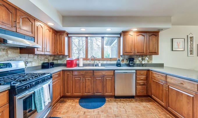 Deltaville House | Waterfront Deltaville Retreat w/Private Boat Dock