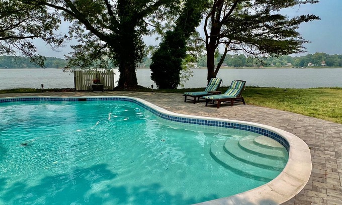Easton House | Waterfront,Dock,Pool.Private Point in Estate Area. Minutes from Everything!