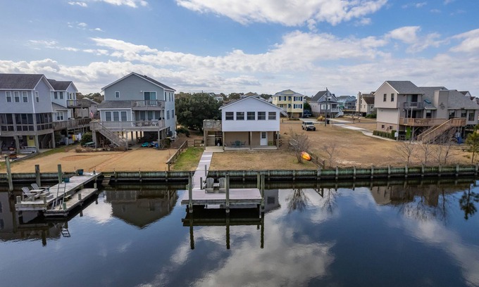 Colington Harbour House | Waterfront dog-friendly with private boat dock, community pool & tennis courts