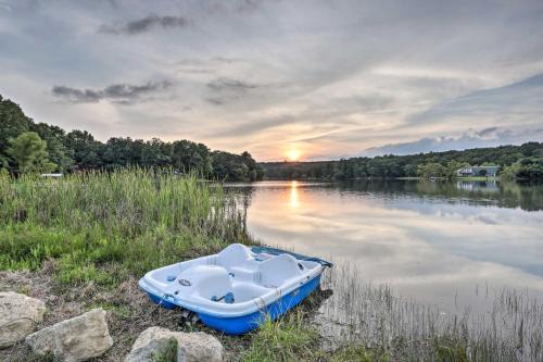 Dunlap House | Waterfront Dunlap Cottage Large Yard and Views