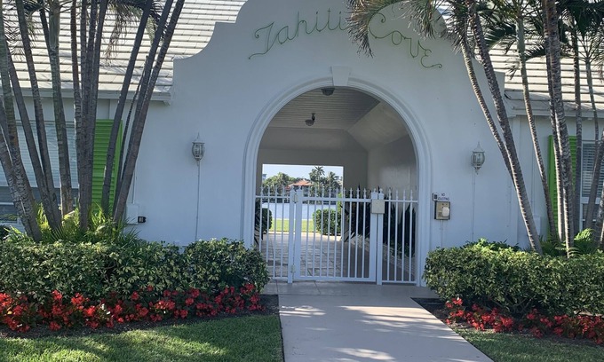 Delray Beach Apartment | Waterfront east Delray Beach, spectacular views, walk to beach and Atlantic Ave!
