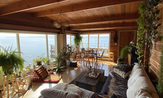 Galiano House | Waterfront Escape on Galiano Island BC