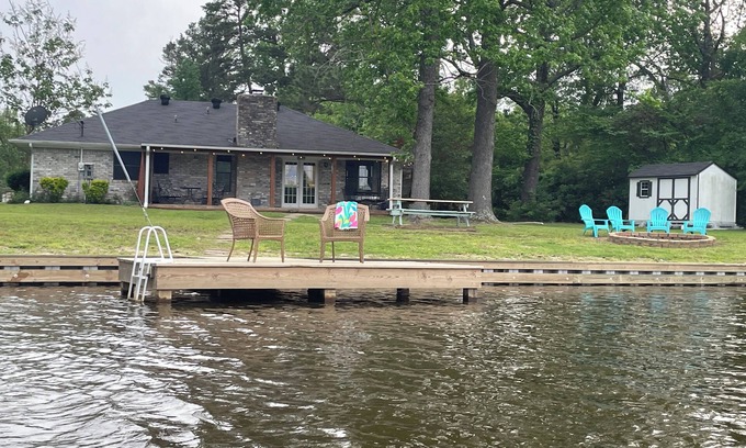 Mount Pleasant House | Waterfront Escape! Enjoy quiet, privacy & relaxation in this 3-bedroom retreat!