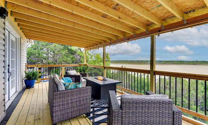 Dennis House | Waterfront Escape on Lake Granbury: Deck & Patio!