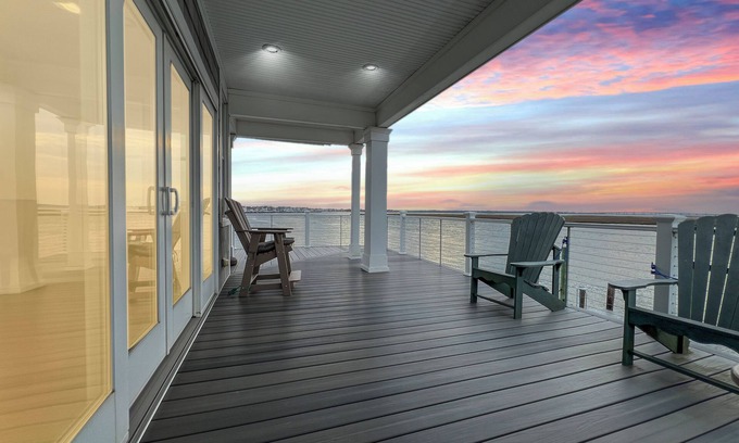 North End House | Waterfront escape, stylish bayfront home with panoramic water views